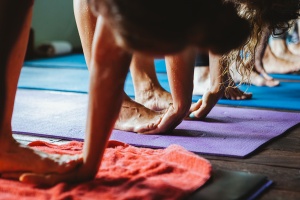 class practicing after teacher knows how to sequence a yoga class