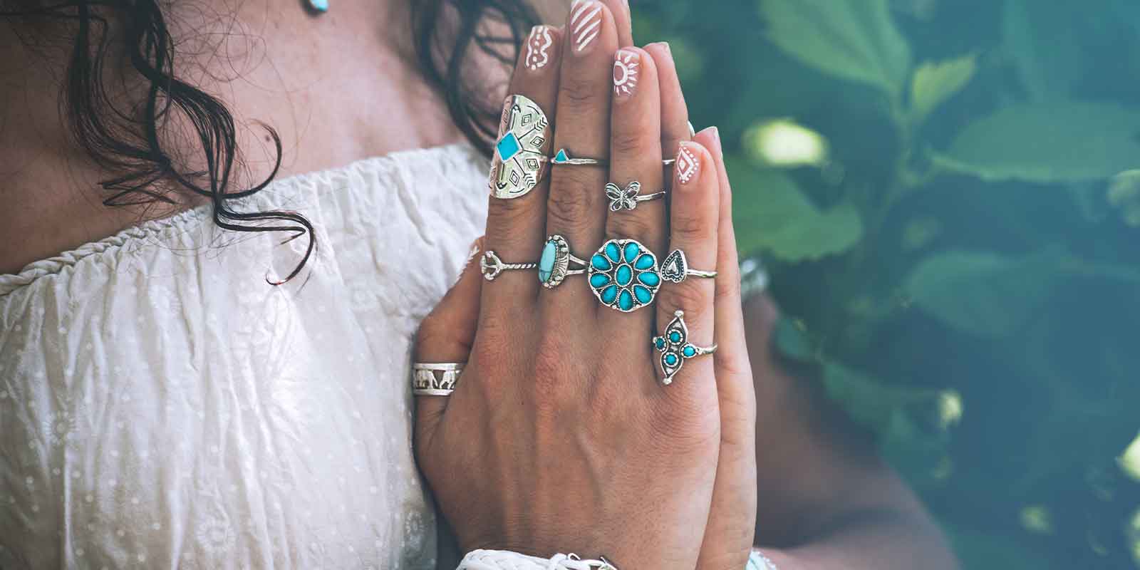 hand of women doing meditation